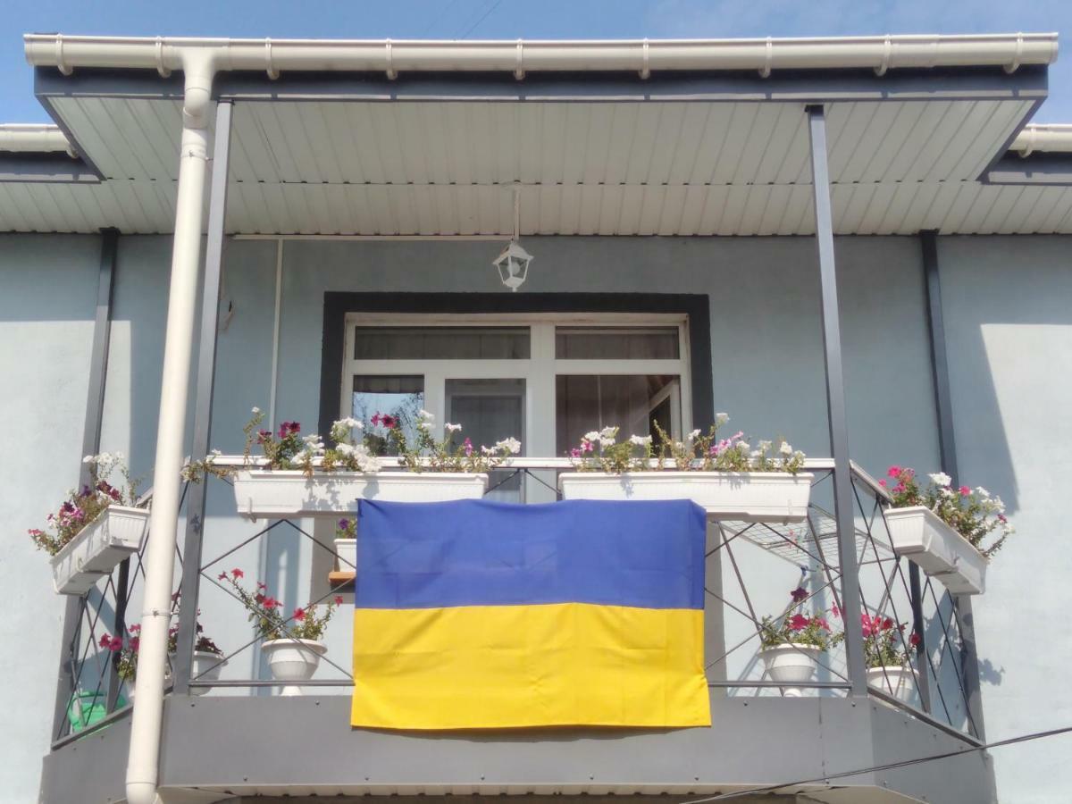 Отель "Swallow House" Çerkassi Dış mekan fotoğraf